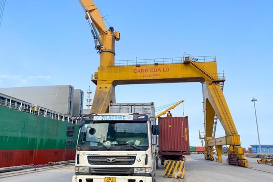 Nghệ An sẽ “ấn nút” thông qua Nghị quyết hỗ trợ tàu hàng container