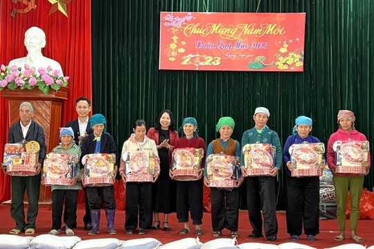 Bông sen hồng nơi miền biên viễn