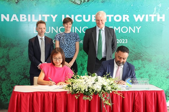 Quốc vụ khanh Anh tham dự lễ ra mắt “Chương Trình Ươm Mầm Phát Triển Bền Vững”