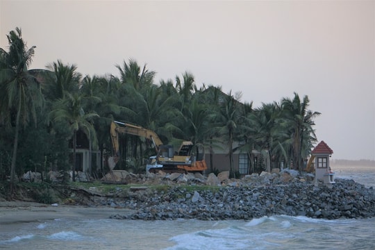 Biển xâm thực tại Cửa Đại - Bài 2: "Cuộc chiến" không hồi kết