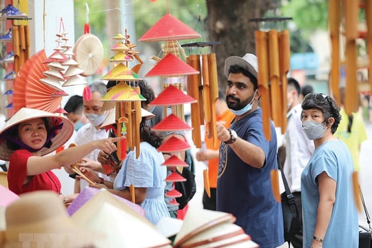 Hút du khách bằng chính sách visa mới: Kỳ vọng phân khúc du lịch dài ngày