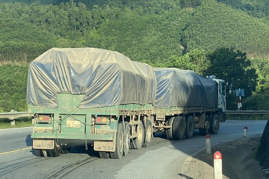 “Lệnh bài” nào cho phép xe biển Lào “đại náo” đường Việt Nam?