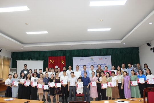 Bế giảng khóa đào tạo: Mô hình kinh doanh và phân phối trên kênh thương mại điện tử