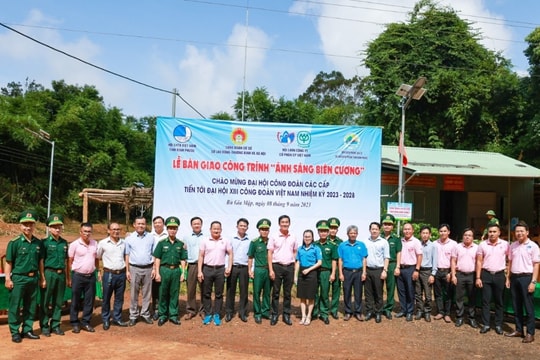 C.P. Việt Nam bàn giao công trình “Ánh sáng biên cương”