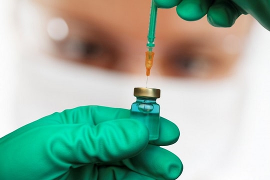 Biến chủng EG.5 bùng phát, Mỹ phê duyệt vắc xin mới