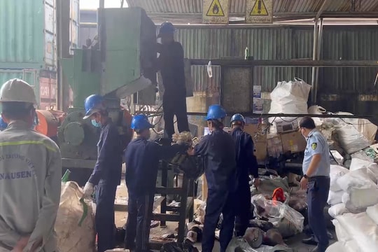 TP.HCM: Tiêu hủy hàng chục nghìn sản phẩm nhập lậu không rõ nguồn gốc