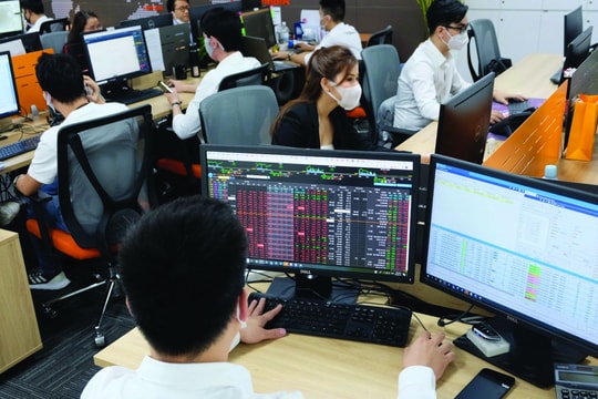 “Đón sóng” cổ phiếu