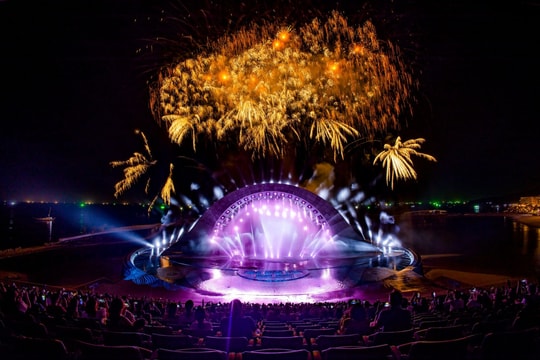 Ưu đãi đặc biệt: Vé xem show diễn công nghệ đa phương tiện Kiss The Stars chỉ 150.000 đồng