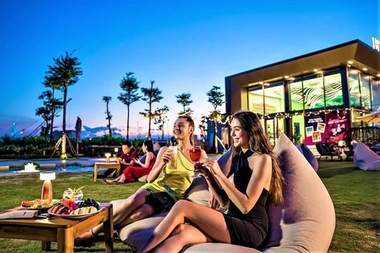 Biệt thự hai mặt tiền sát biển, phố đi bộ hút khách hàng tại Quảng Bình