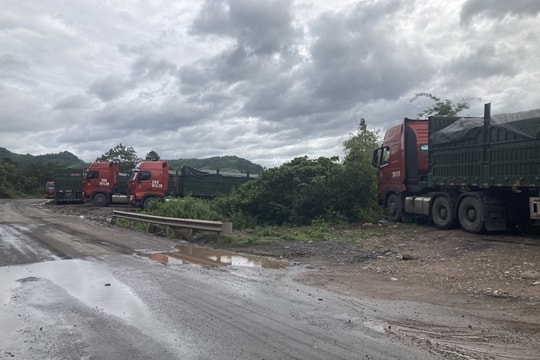 Cảnh sát giao thông Quảng Trị nói gì về xe quá khổ, quá tải?