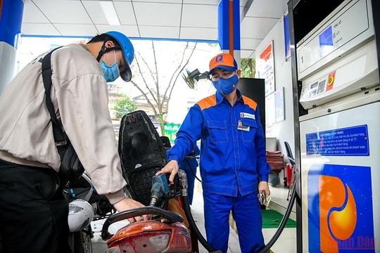 Giá xăng bán lẻ có thể giảm xuống dưới 23 nghìn đồng/lít