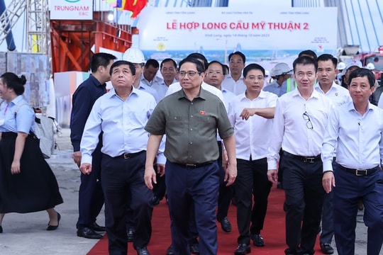 Chính thức hợp long cầu Mỹ Thuận 2