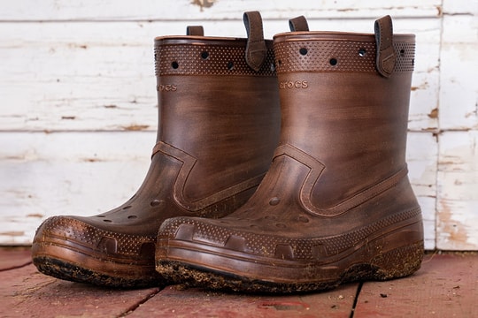 Crocs lại gây tranh luận vì ra lò sản phẩm bốt cao bồi