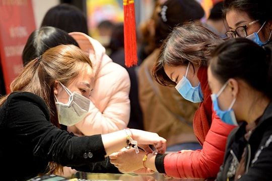 Vấn đề độc quyền vàng vào nghị trường và ở thị trường