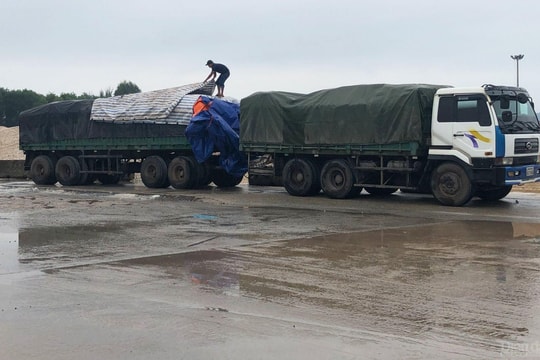 “Binh đoàn” xe tải trọng lớn “trẩy hội” từ Quảng Bình về Nghệ An