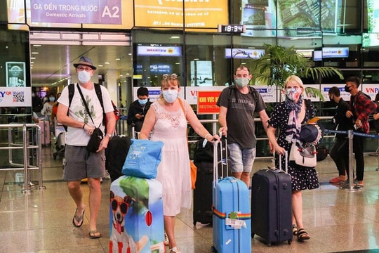 Du lịch gặp khó do nhân lực hạn chế