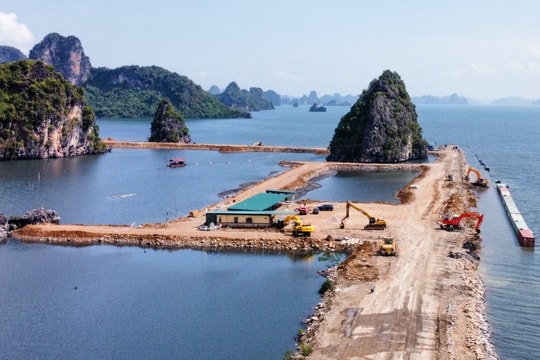 Vụ quây núi đá vịnh Hạ Long làm "hòn non bộ": Trách nhiệm thuộc cơ quan quản lý?