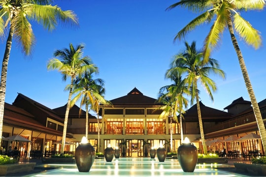 Furama – Ariyana nhận hàng loạt giải thưởng từ World Luxury Awards 2023