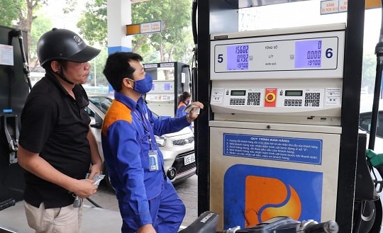 Bán xăng dầu phải xuất hóa đơn điện tử: Doanh nghiệp bán lẻ kêu khó