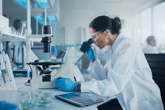 Vì sao nước Anh phải tái định hình lĩnh vực hợp tác khoa học?