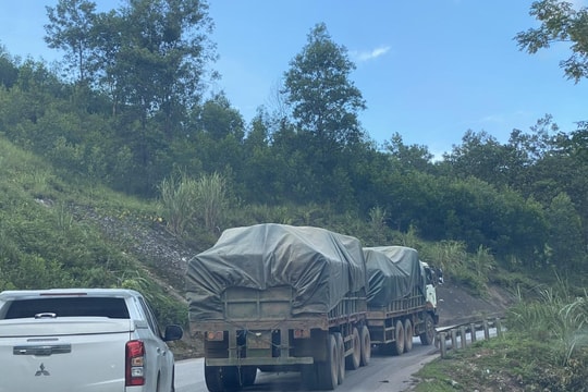 Quảng Bình lập đoàn liên ngành kiểm soát tải trọng phương tiện trên QL12A