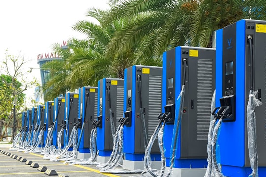 Lúng túng phát triển trạm sạc, xe điện gặp khó