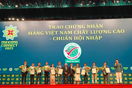 Tập đoàn Điện Quang nhân danh hiệu Hàng Việt Nam Chất lượng cao - Chuẩn hội nhập