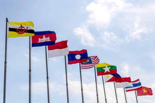 Vì sao tăng trưởng kinh tế của ASEAN trong năm 2024 còn "mờ mịt"?