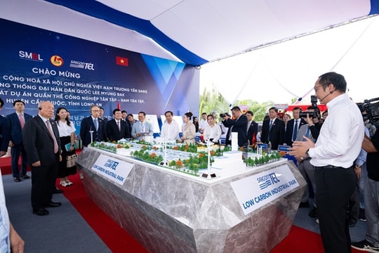 Cựu Tổng thống Hàn Quốc và doanh nghiệp khảo sát quần thể công nghiệp Tân Tập - Nam Tân Tập