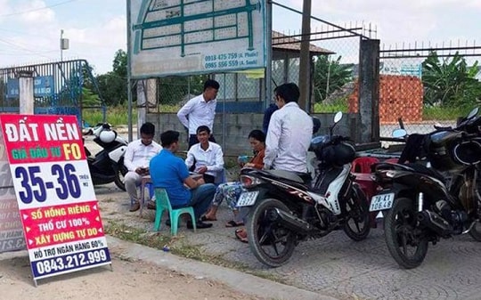 “Cò đất” hết đường bát nháo