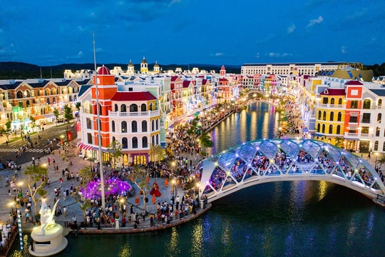 Bất ngờ những hình ảnh đầu tiên của Maroon 5 tại Phú Quốc