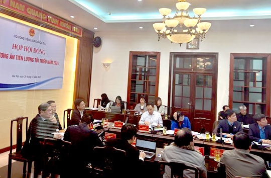 Lương tối thiểu vùng 2024: VCCI đề xuất mức tăng 4%