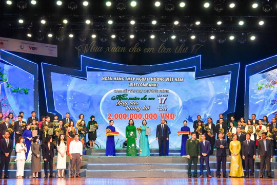 Vietcombank tiếp tục ủng hộ 2 tỷ đồng cho Quỹ Bảo trợ trẻ em Việt Nam