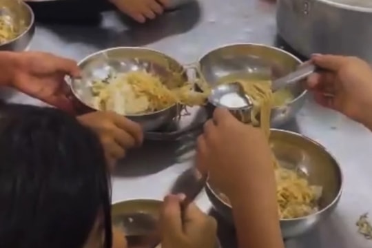 Ăn bớt của học sinh - cần xử lý hình sự