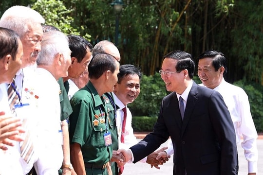 Chủ tịch nước ký quyết định tặng quà cho người có công dịp Tết