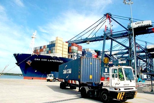 Chính thức điều chỉnh tăng 10% giá bốc dỡ container cảng biển