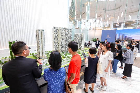 Ngân hàng "mở hầu bao" cho bất động sản: Doanh nghiệp không dễ tiếp cận