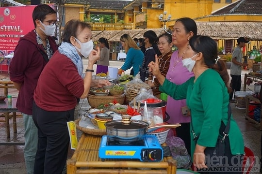 Du lịch miền Trung rộn ràng trước thời khắc năm mới