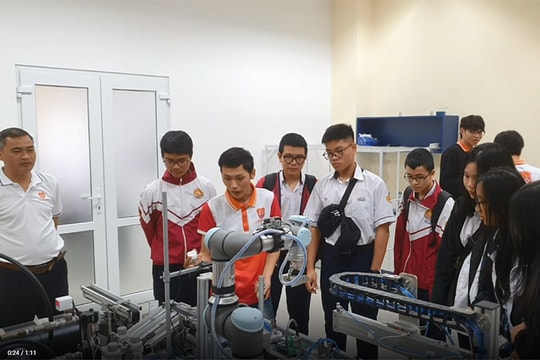 Hơn 500 học sinh, sinh viên tìm hiểu về ngành học trí tuệ nhân tạo