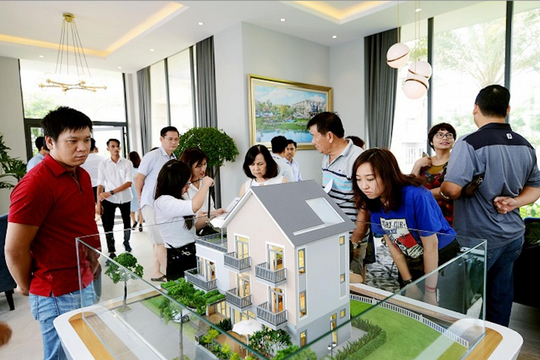 Doanh nghiệp địa ốc giảm giá bán nhà cận Tết