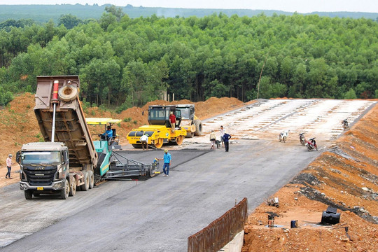 Thủ tướng chỉ đạo gỡ khó về định mức, đơn giá, vật liệu xây dựng công trình giao thông