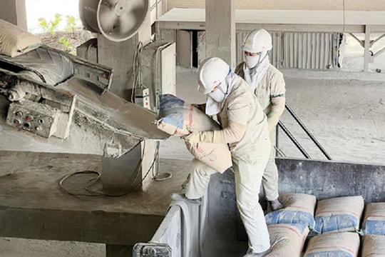 Doanh nghiệp sản xuất vật liệu xây dựng nỗ lực vượt khó