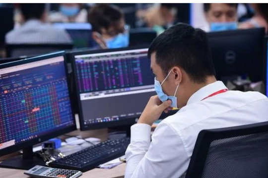 Áp lực chốt lời từ dòng vốn ngoại chưa kết thúc