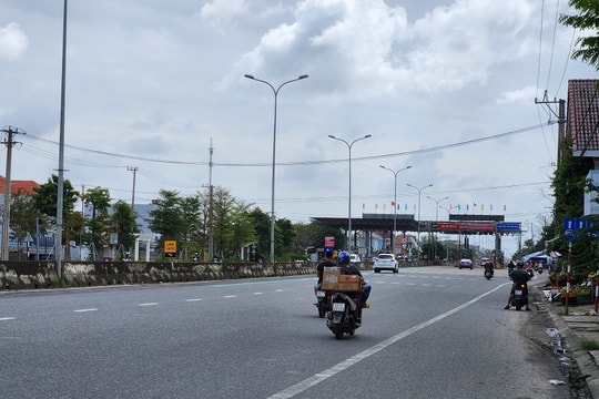 Quảng Nam: Doanh nghiệp đề xuất đóng dải phân cách, ngành chức năng nói phải xem xét