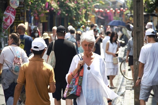 Giảm tải cho khu phố cổ Hội An