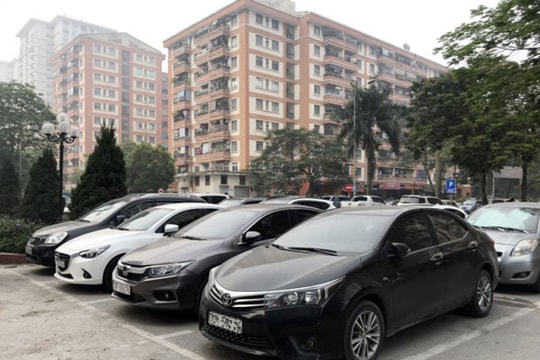 Giá thuê ô tô tự lái ngày Tết tăng vọt, khách hàng bất an