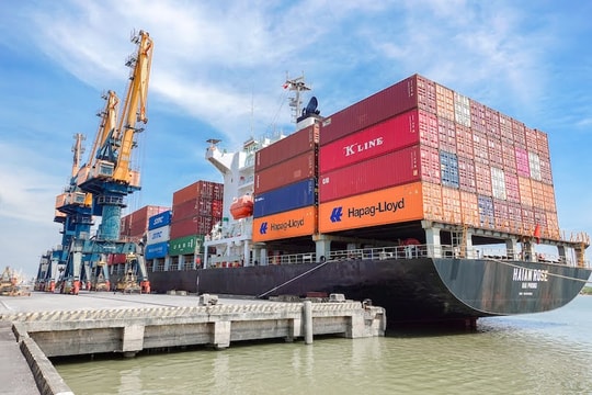 Biển Đỏ “rực lửa”: Đề xuất phát triển đội tàu container thương hiệu Việt Nam