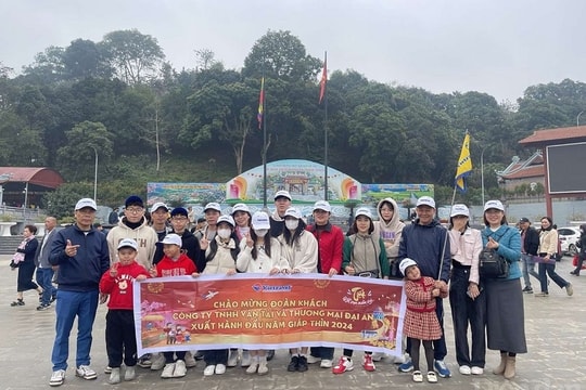 Đông đảo du khách xuất hành đầu năm Giáp Thìn cùng Vietravel