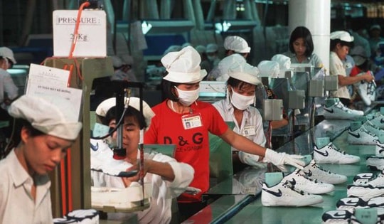 Nike và cuộc “thắt lưng buộc bụng”