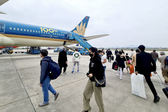 Tăng trần giá vé máy bay: Doanh nghiệp du lịch sẽ ảnh hưởng ra sao?